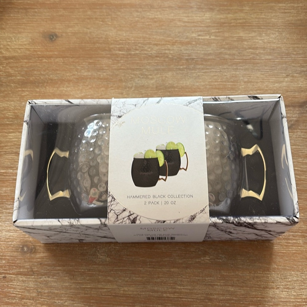 New In Box Silver One Intl Hammered Black Collection Moscow Mule set of 2
